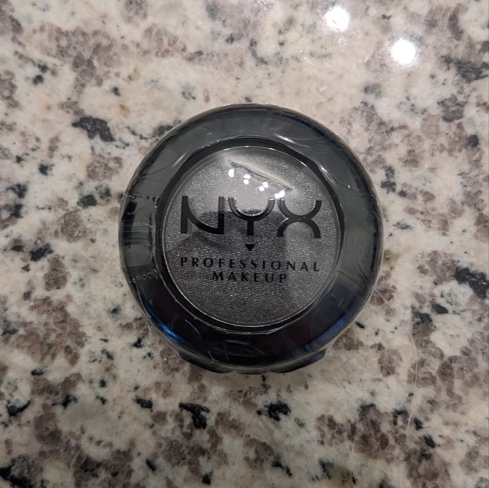 NYX Smoke & Mirrors Illusions HS31 Single Pigment  Eyeshadow